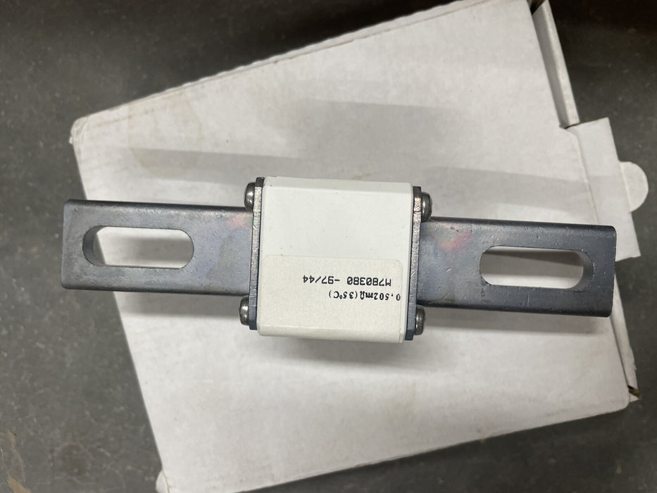 CANT. 1 FUSIBLE PROTISTOR T300144 FERRAZ SHAWMUT 250AMP A 070 URD 30 LI 0250 700V