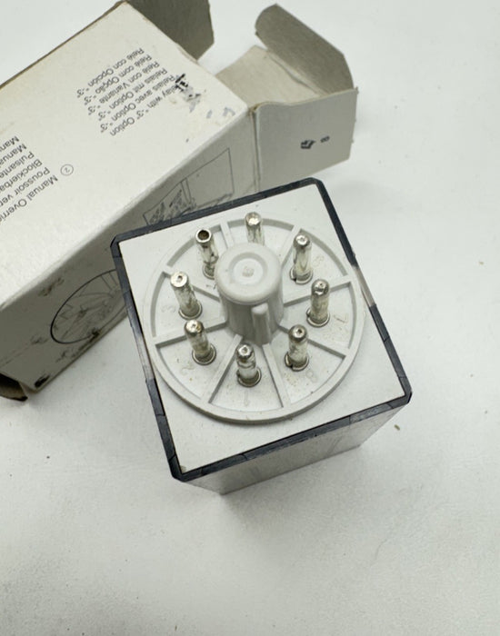 NEW Allen Bradley QTY:1 700-HA32Z24-4 Relay  DPDT 24VDC