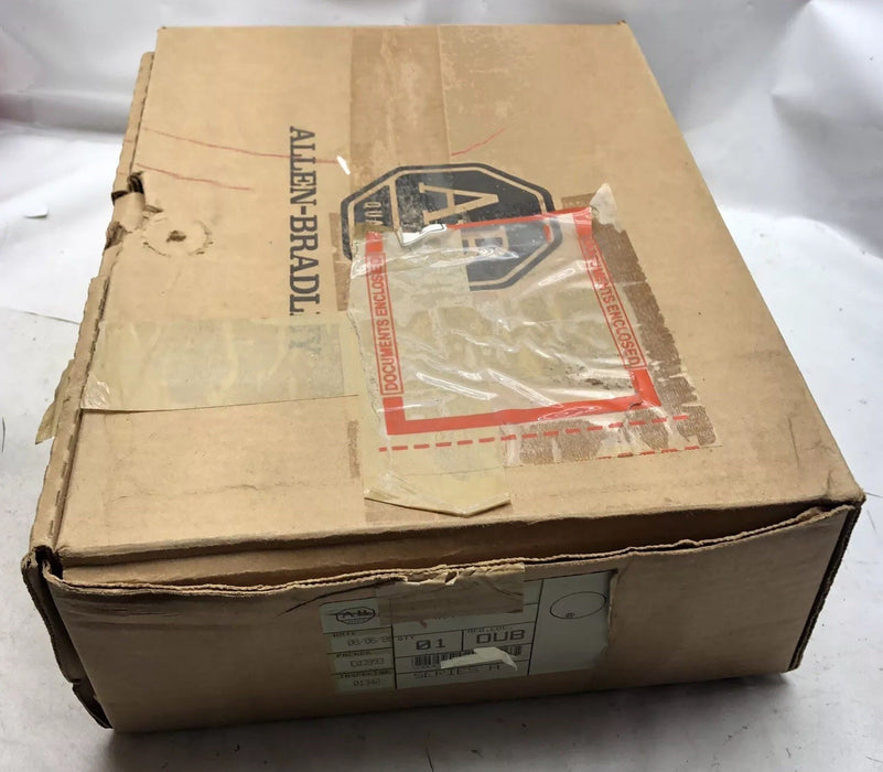 NUEVA CAJA 1771-KE ORIGINAL ALLEN-BRADLEY CON NÚMEROS DE SERIE QUE COINCIDE CON 1771KE DH Y RS-232