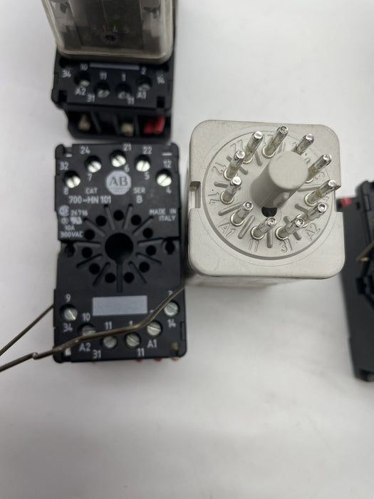 RELÉ DE CUBITOS DE HIELO ALLEN BRADLEY 700-HA33A1 USADO CON ENCHUFE 700-HN101