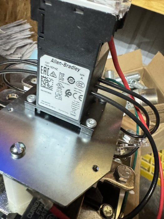 BARU Dalam Kotak Allen Bradley 592-1EFHE SER C E1 PLUS Relay Lebihan Julat 30-150 Amp