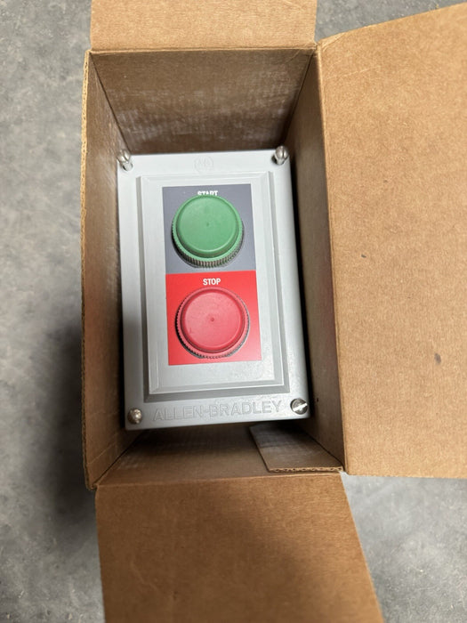 Estación de pulsador de servicio pesado de arranque y parada con funda ALLEN BRADLEY 800H-2HA4R SER D