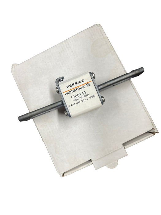 CANT. 1 FUSIBLE PROTISTOR T300144 FERRAZ SHAWMUT 250AMP A 070 URD 30 LI 0250 700V