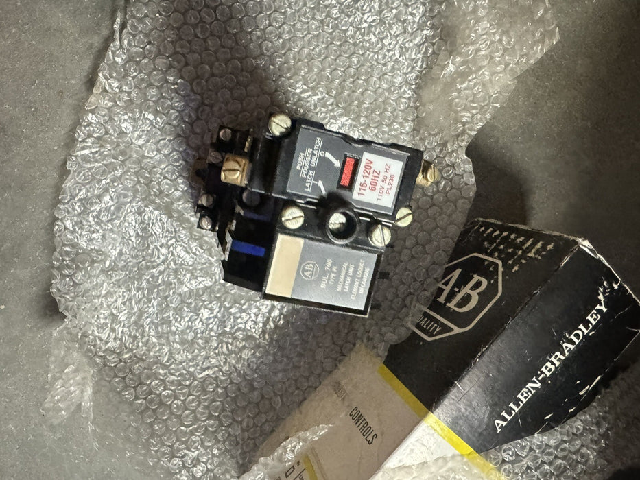NEW ALLEN-BRADLEY BULLETIN 700 700-PL200A1 TYPE R 120 VAC RELAY