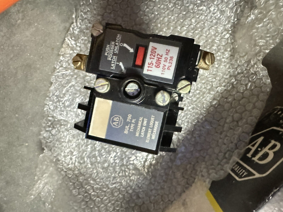 NEW ALLEN-BRADLEY BULLETIN 700 700-PL200A1 TYPE R 120 VAC RELAY