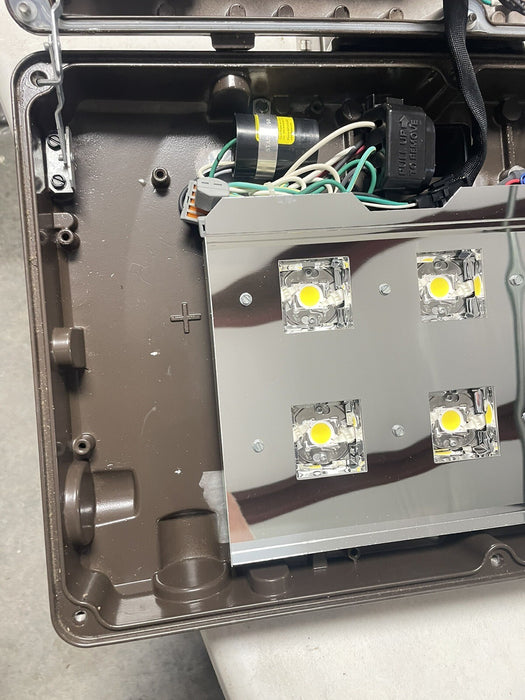 NUEVA LÁMPARA DE LED DE PREDATOR MEDIANA HALOFANA SIN USAR ACUITY PMLED 480 V CA PARA EXTERIORES
