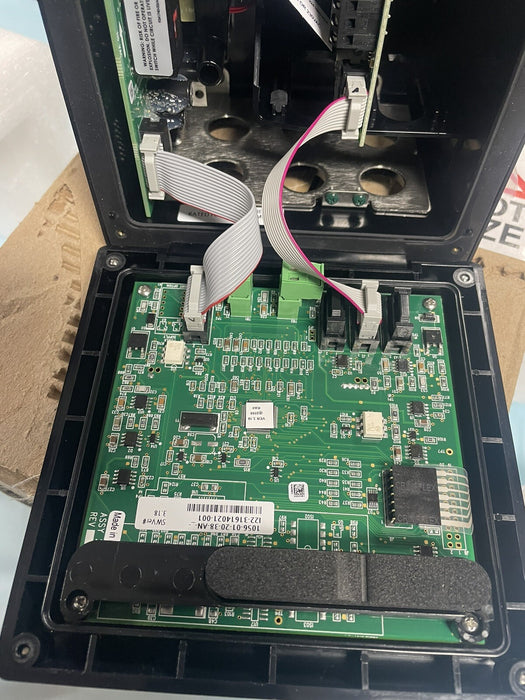 NUEVO 1056-01-20-38-AN ANALIZADOR EMERSON ROSEMOUNT 1056 115-230 VCA CONDUCTIVIDAD PH