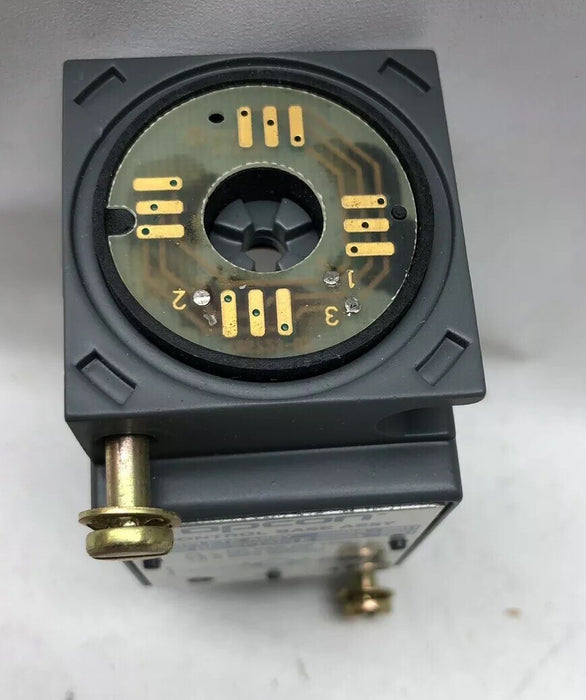 TUKUL PEMOTONG EATON BARU / PANGKALAN OPCON 8895A-7501 120VAC / DC NO