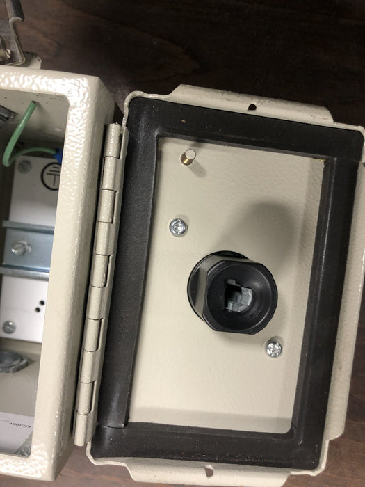 FALTA EL INTERRUPTOR ALLEN BRADLEY 194E-FA16E-P11 DESCONEXIÓN DE CARGA/MOTOR CERRADO
