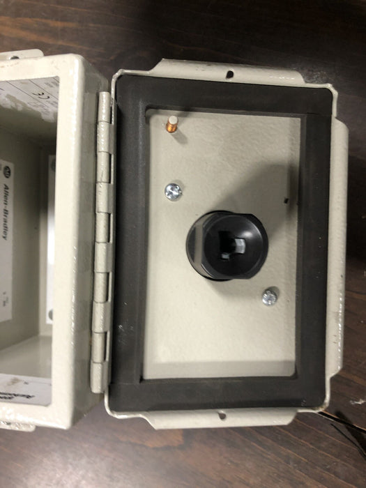 FALTA EL INTERRUPTOR ALLEN BRADLEY 194E-FA16E-P11 DESCONEXIÓN DE CARGA/MOTOR CERRADO