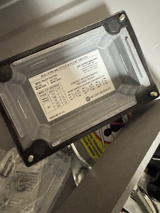 840-A42 ALLEN BRADLEY FLOAT SWITCH BARU YANG TIDAK DIGUNAKAN BOLEH TUKAR UNTUK SUMP ATAU TANGKI