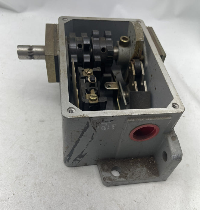SUIS HAD ELEKTRIK AM BAHARU IC9445 B204M TUAS DENDALIKAN 15 AMPS 600V