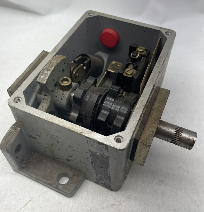 SUIS HAD ELEKTRIK AM BAHARU IC9445 B204M TUAS DENDALIKAN 15 AMPS 600V