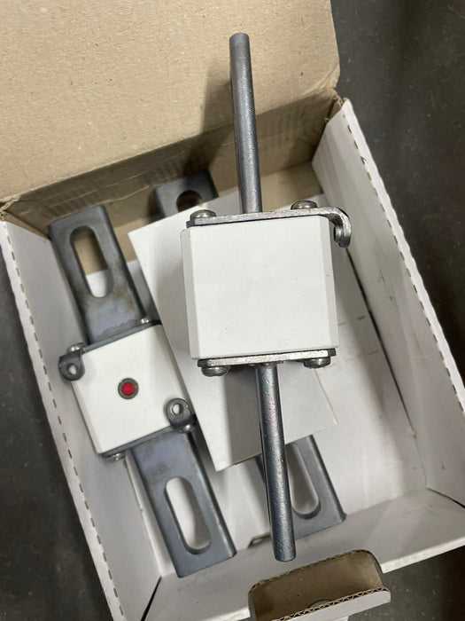 CAJA DE 3 FUSIBLES PROTISTOR T300144 FERRAZ SHAWMUT 250AMP A 070 URD 30 LI 0250 700V