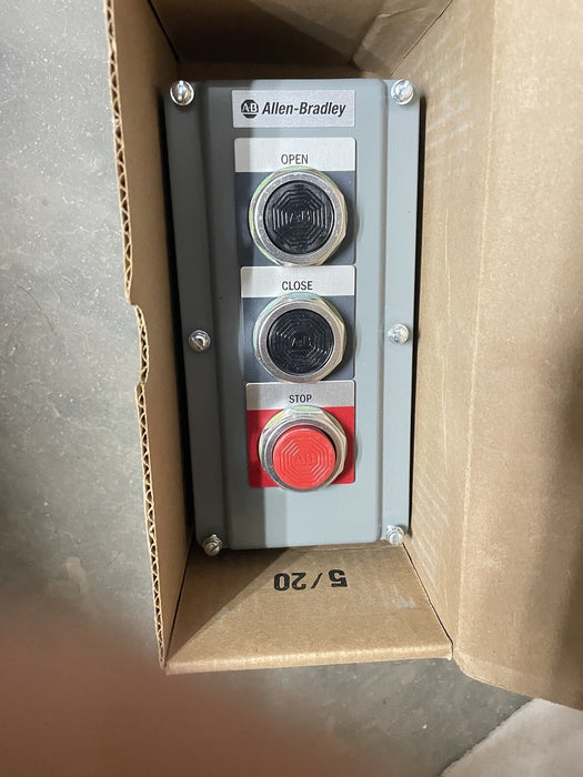 NEW ALLEN BRADLEY 800T-3TD CONTROL STATION OPEN CLOSE STOP DOOR ETC NIB