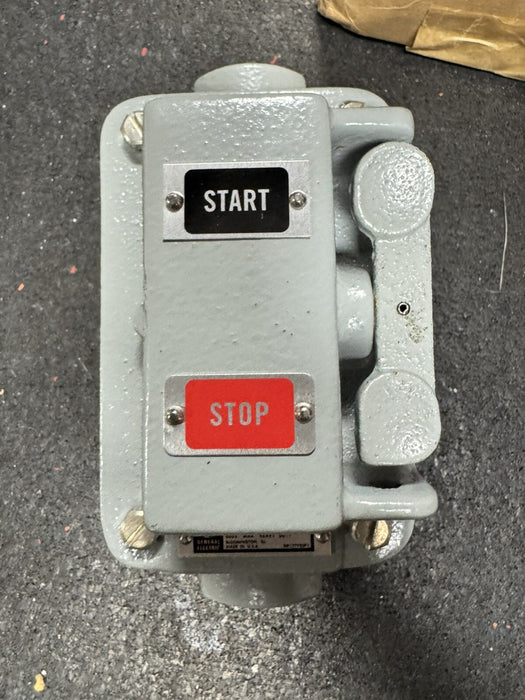 CR2940NJ202A GE CONTROLS START STOP LEVER TYPE PUSHBUTTON STATION CR2940