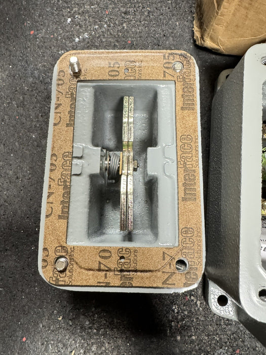 CR2940NJ202A GE CONTROLS START STOP LEVER TYPE PUSHBUTTON STATION CR2940