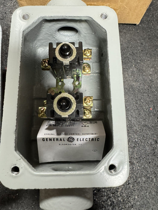 CR2940NJ202A GE CONTROLS START STOP LEVER TYPE PUSHBUTTON STATION CR2940
