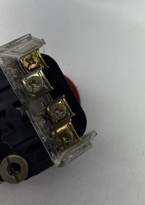Allen Bradley 800T-D Botón pulsador de cabeza roja 1 NC Rojo FALTAN ARANDELAS Y TUERCA