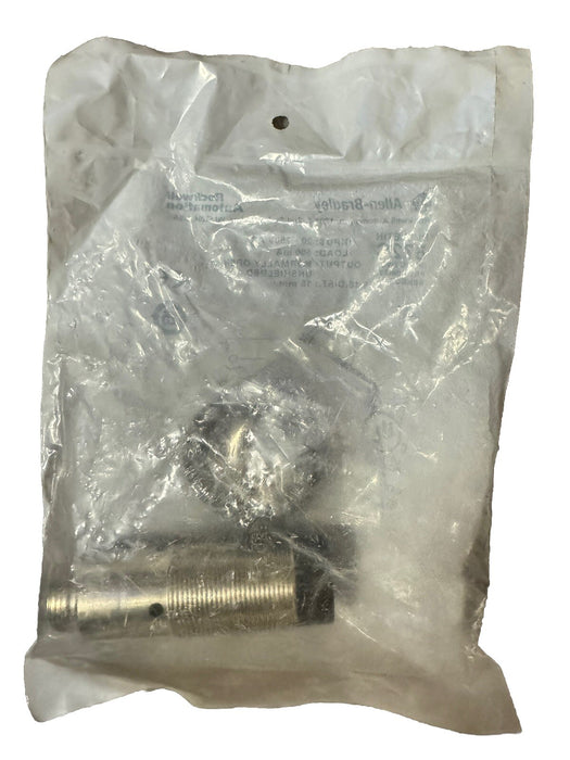 NUEVO 2023 ALLEN-BRADLEY 872C-A15N30-N3 SENSOR DE PROXIMIDAD INDUCTIVO N.° 15 mm sellado