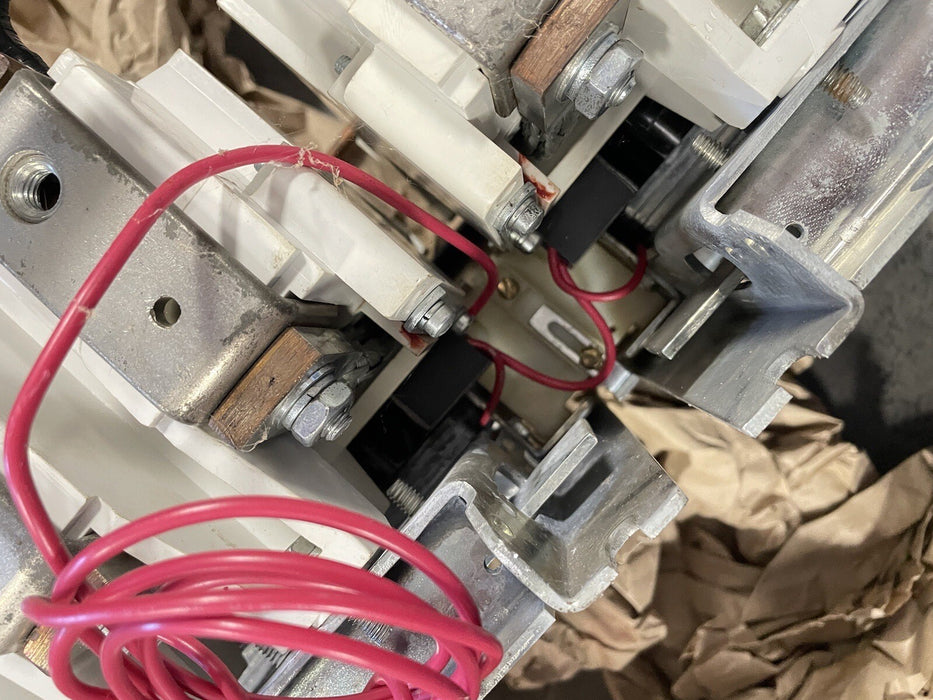 V211K5CJZ1 NEMA 5 CONTACTOR DE VACÍO INVERSOR CUTLER HAMMER 110/120 V BOBINA 270 A