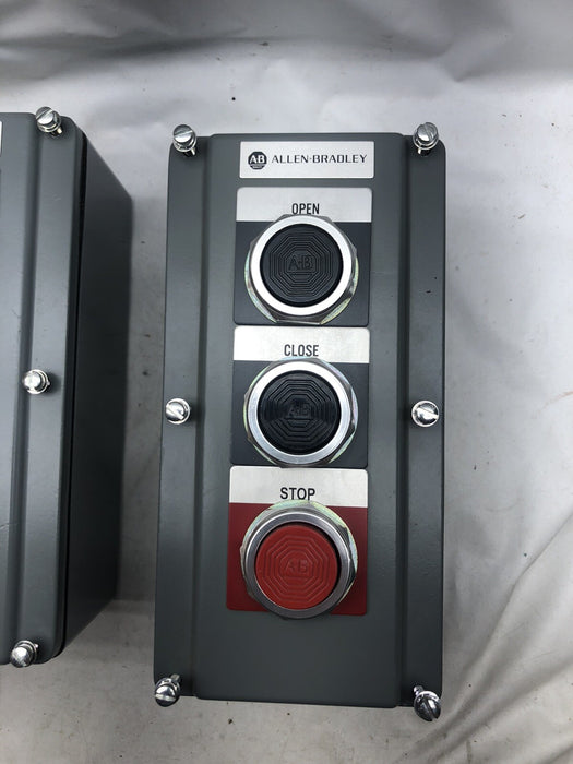 NUEVA ESTACIÓN DE CONTROL ALLEN BRADLEY SELLADA 800T-3TD APERTURA CIERRE PARADA PUERTA ETC.