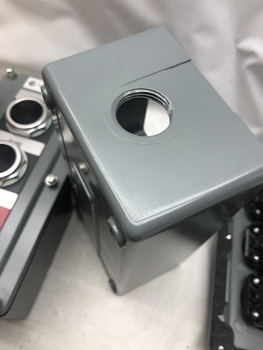 NUEVA ESTACIÓN DE CONTROL ALLEN BRADLEY SELLADA 800T-3TD APERTURA CIERRE PARADA PUERTA ETC.