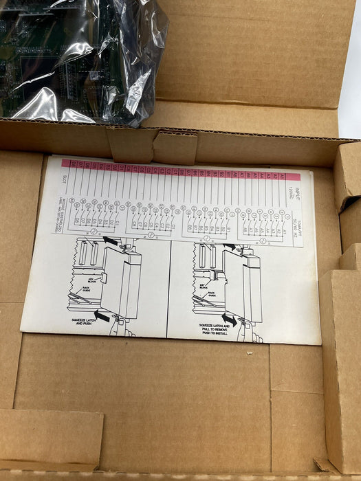 Entrada lógica discreta GE FANUC IC697MDL250F SERIE 90-70 MDL120AC 32PT AISLADA