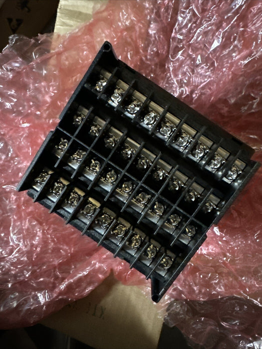 Controlador Honeywell UDC3500 nuevo sin usar DC3500-EE-1B20-110-00000-E0-0