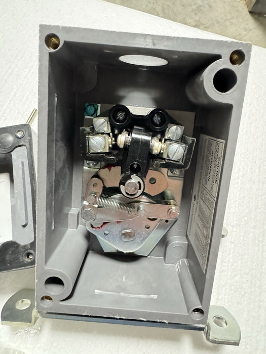 840-A4 NEW ALLEN BRADLEY FLOAT SWITCH NNB