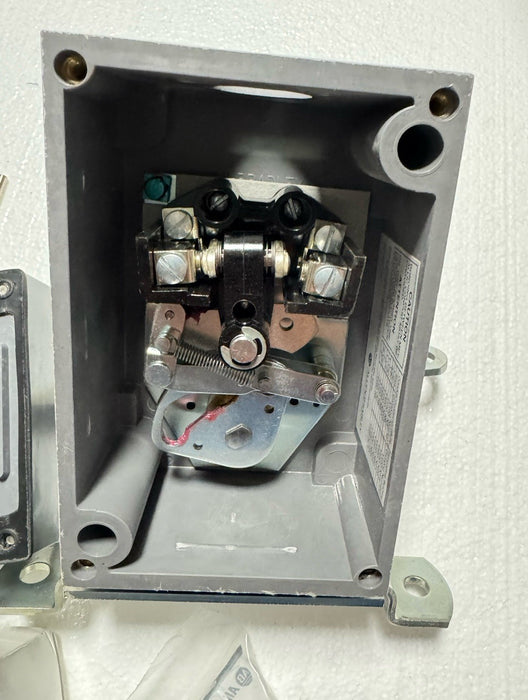 840-A4 NEW ALLEN BRADLEY FLOAT SWITCH NNB