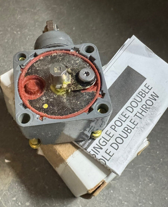 BARU EATON E50DS3 LIMIT SWITCH HEAD SIDE TOLAK GULUNG AC/DC