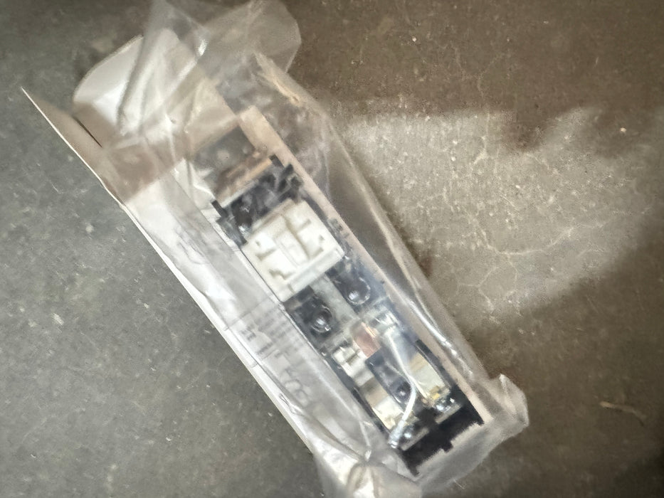 595-A NEW ALLEN-BRADLEY MOTOR STARTER AUXILIARY CONTACT AUX NO