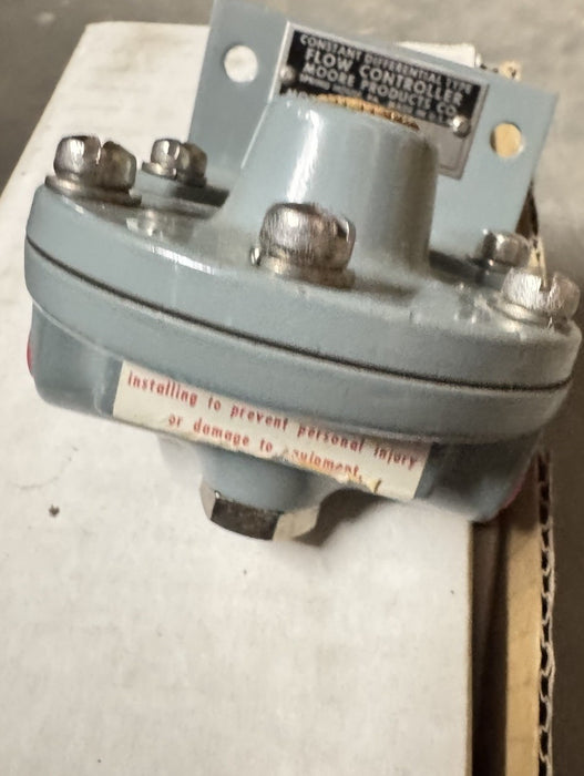NEW NEVER USED MOORE CONSTANT DIFFERENTIAL FLOW CONTROLLER MODEL 6380 W/ BRACKET