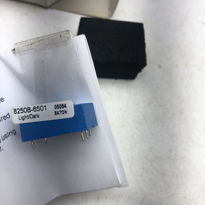 NEW EATON 8250B-6501 SERIES B1 ACCESSORY LOGIC MODULE OPCON LIGHT/DARK 8250B