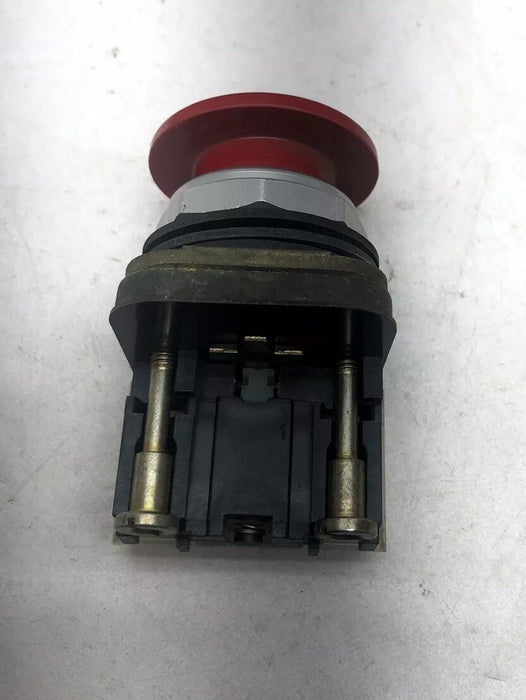 Allen Bradley 800T-D RED Head Push Button 1 NC Red  MISSING THE LOCK WASHERS