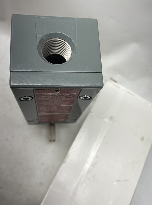 NEW ALLEN BRADLEY 802X-NP7 HAZARDOUS LOCATION LIMIT SWITCH LEVER ACTION TYPE 7&9