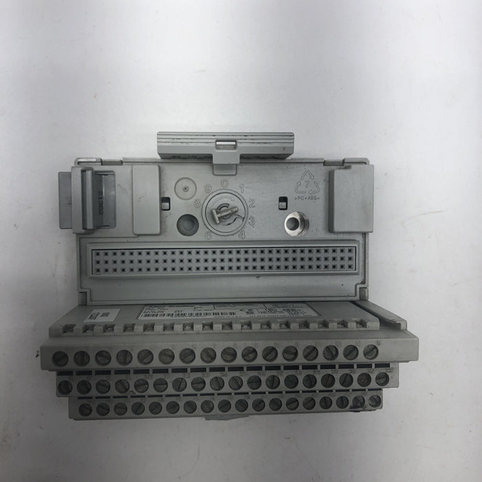 ALLEN BRADLEY 1794-IB16 24VDC SINK INPUT MODULE AND 1794 TB3 TERMINAL BASE