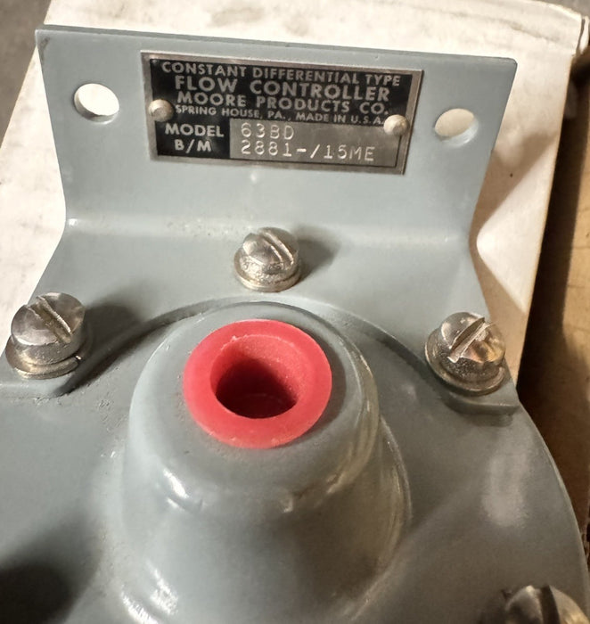 NEW MOORE CONSTANT DIFFERENTIAL FLOW CONTROLLER MODEL 63BD 2881-/15MB W/ BRACKET