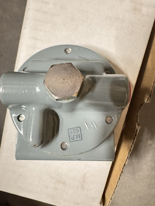 NEW MOORE CONSTANT DIFFERENTIAL FLOW CONTROLLER MODEL 63BD 2881-/15MB W/ BRACKET