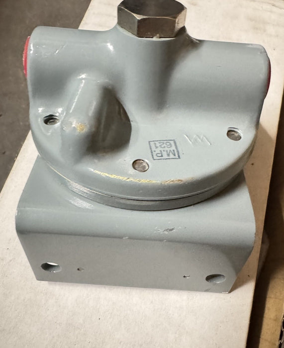 NEW MOORE CONSTANT DIFFERENTIAL FLOW CONTROLLER MODEL 63BD 2881-/15MB W/ BRACKET