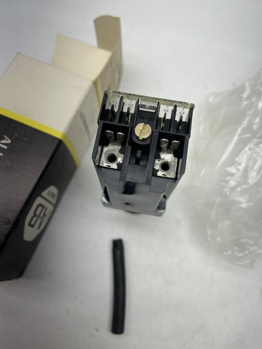 NEW Allen Bradley 800MR-PA16GA SMALL ROUND ILLUMINATED PUSHBUTTON GREEN FLUSH