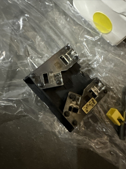 ALLEN BRADLEY 800T-XD2Y Pushbutton Contact Block