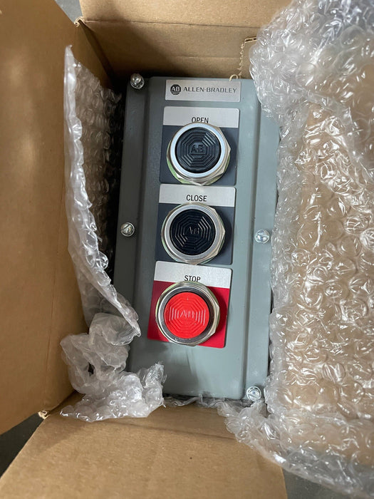 NEW ALLEN BRADLEY 800T-3TD CONTROL STATION OPEN CLOSE STOP DOOR ETC NIB