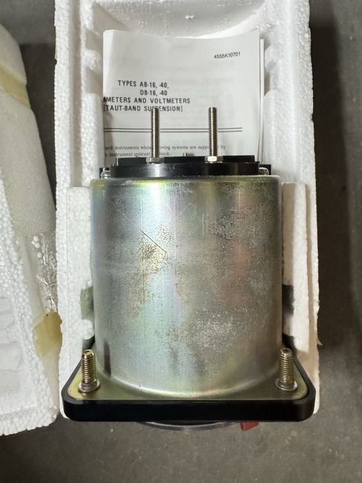 Yokogawa DB-40 103111EAEA-7YBF  2500VDC NIB GP7000-2   0-200 Megaohms meter