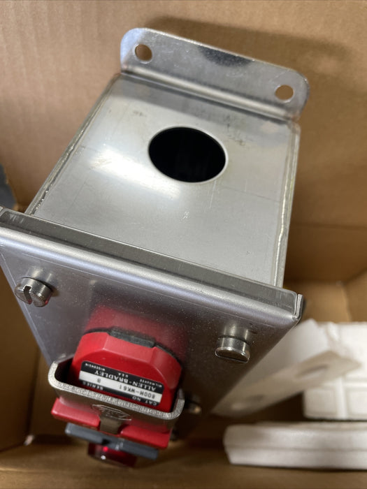 NEW 800H-2HAR4 ALLEN BRADLEY STAINLESS STEEL PUSH BUTTON STATION NIB QTY