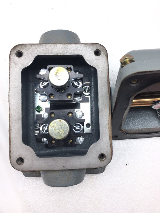 NEW ALLEN BRADLEY Limit Switch 801-DSK145 Heavy Duty Cast Iron w/ lever arm