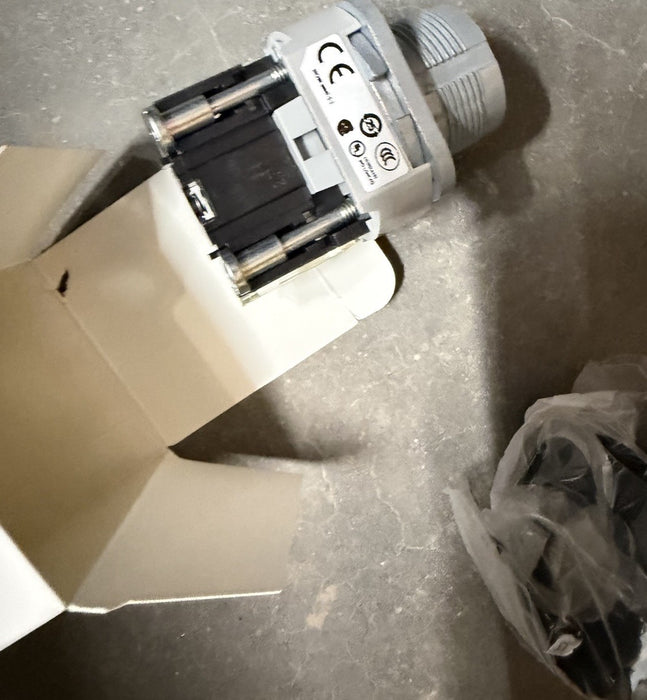 New Allen Bradley 800T-J2A 3 Pos Maintained Selector Switch 800TJ2A ser T