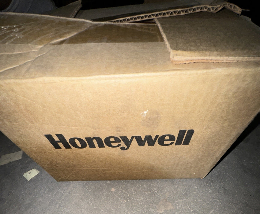 UDC3500 NEW UNUSED HONEYWELL CONTROLLER  DC3500-EE-1B20-110-00000-E0-0