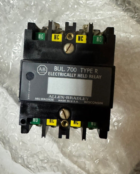 NEW ALLEN-BRADLEY BULLETIN 700 700-R220A1 TYPE R 120 VAC RELAY 2 N.C 2 N.O
